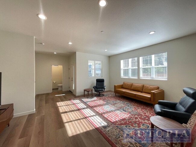 Photo - ROOM FOR RENT: Gorgeous, NEW Construction in Desirable, Sunny Prospect Heights!  Co-signers Accep...