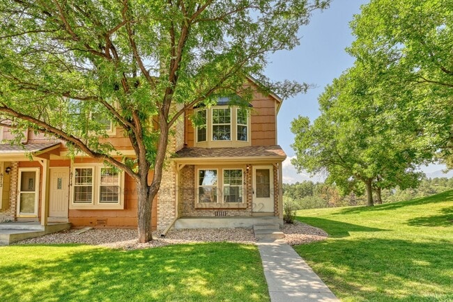 Building Photo - Charming Condo with Modern Upgrades in Roc...