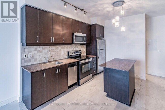 Photo - 2885 Bayview Ave Unit 813