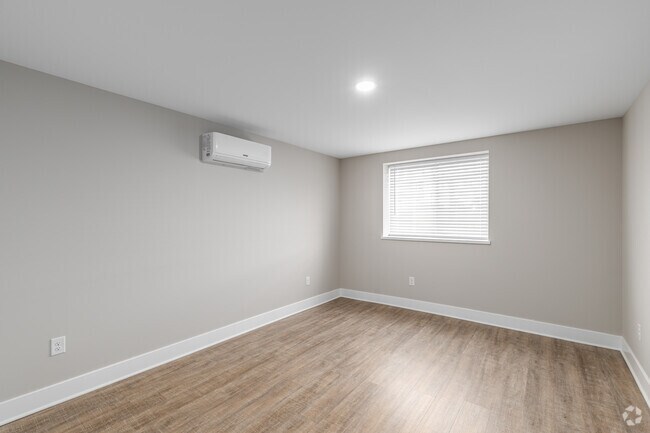 1BR, 1BA - 990SF - Bedroom