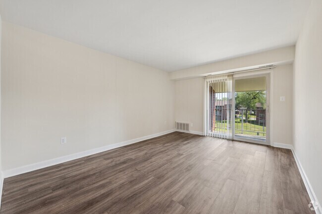 1BR, 1BA - 722SF - Living Room