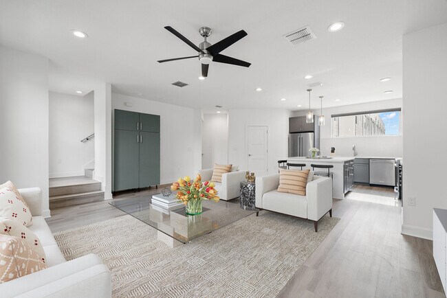 Photo - BEAUTIFUL Town Home For Rent in Downtown S...