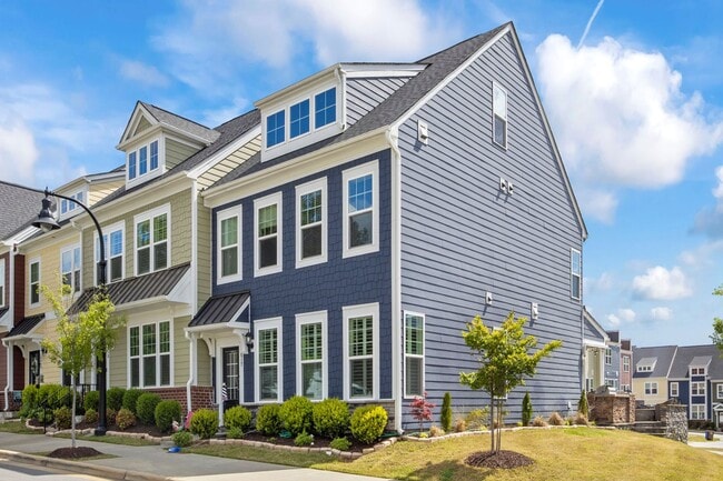 Building Photo - End Unit Townhome with many Upgrades - Downtown Wake Forest!