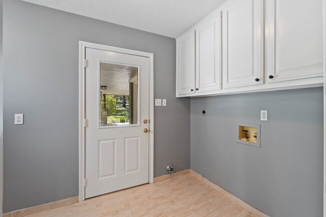 Building Photo - 11085 Jake Pearson Rd