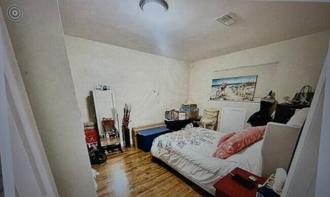 Photo - 215 College Dr