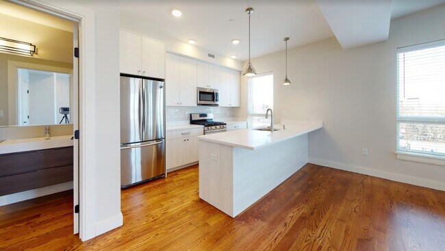 Photo - Everett St. Apartments