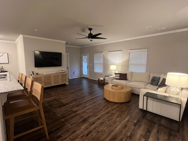 Photo - 2321 Pinewood Ave Casa