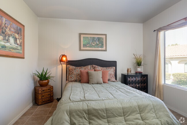 2BR, 2BA - 987SF - Second Bedroom