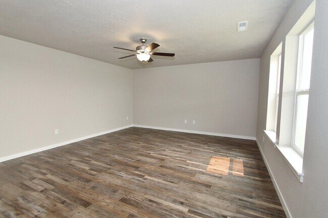 Photo - Spacious Home w/Open Floor-Plan