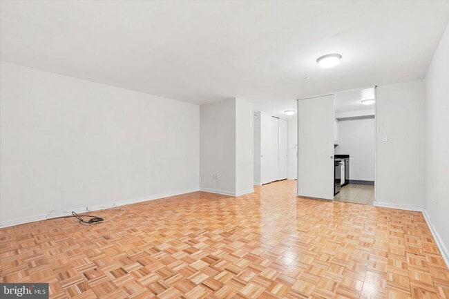 Photo - 604 S Washington Square Unidad 1309
