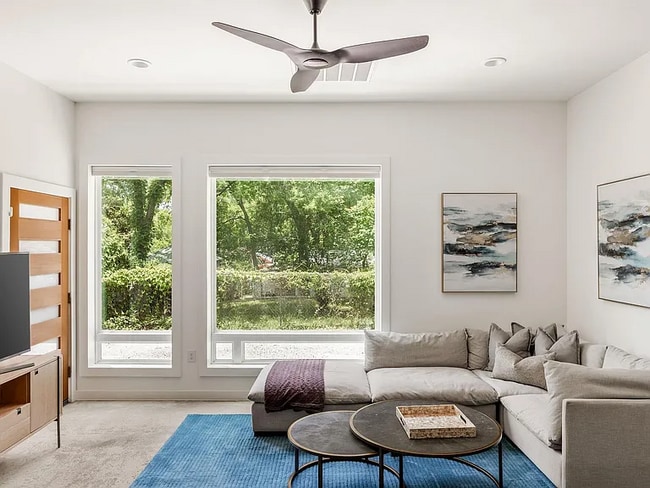 Photo - 2211 Canterbury St