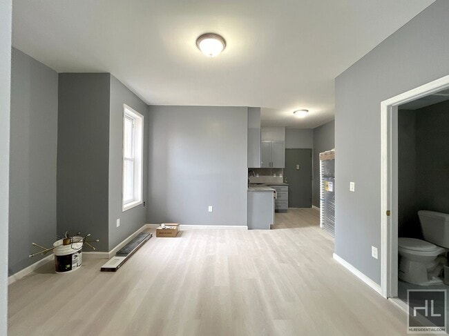 Photo - 26 AVENUE Unit 2F