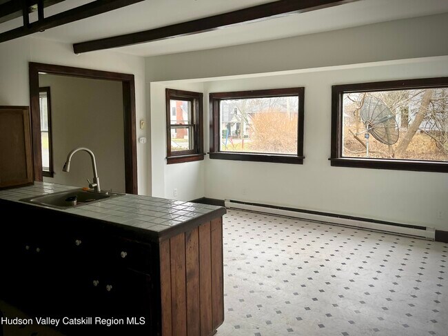 Photo - 189 Maple Ave