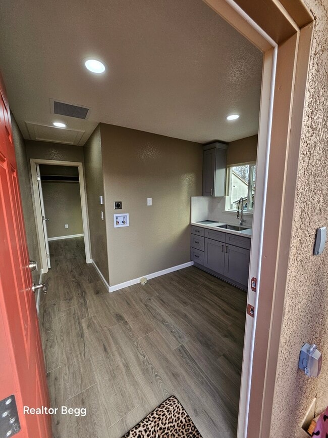 Photo - 2102 Black Rose Ln