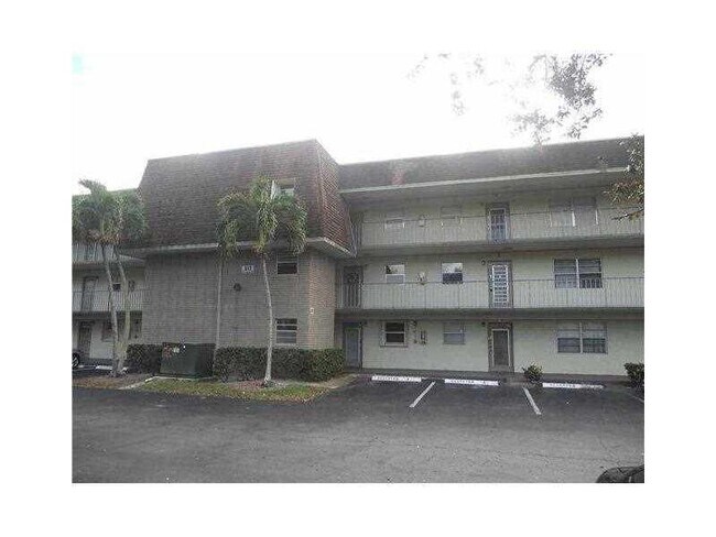 Building Photo - 613 S State Rd 7 Unit 3E