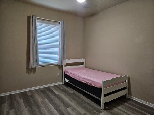 primer dormitorio - 18511 Cypress Steppe Ln