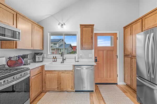 Building Photo - 303 Gangnes Dr