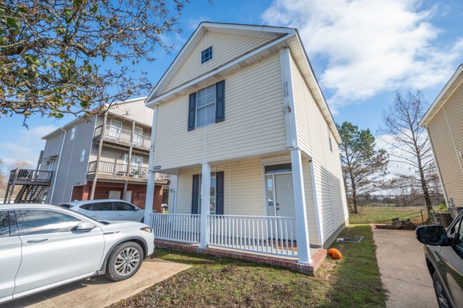 Building Photo - 923 Saint Andrews Ln