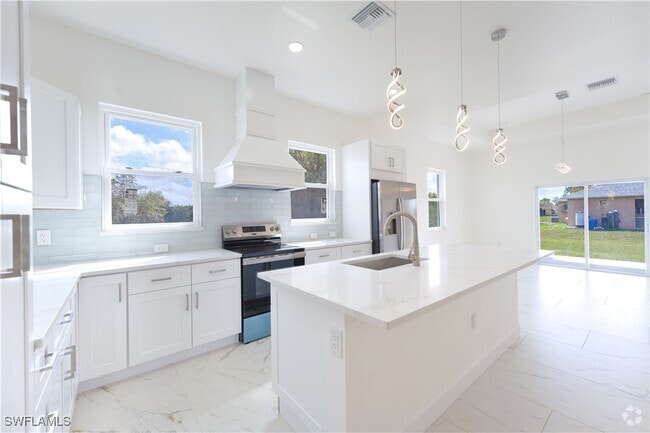 Building Photo - 2561 Sunniland Blvd Rental