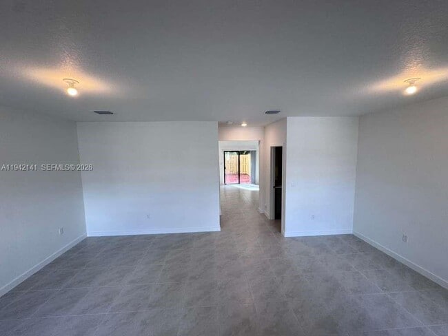 Photo - 1549 NE 3rd Ave