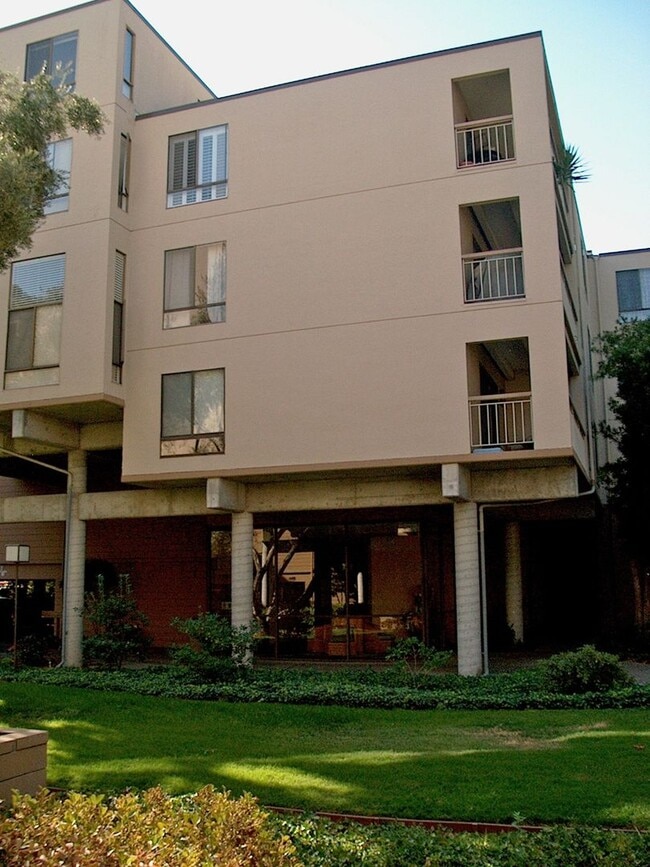 Photo - 310 N Civic Dr Unit 301