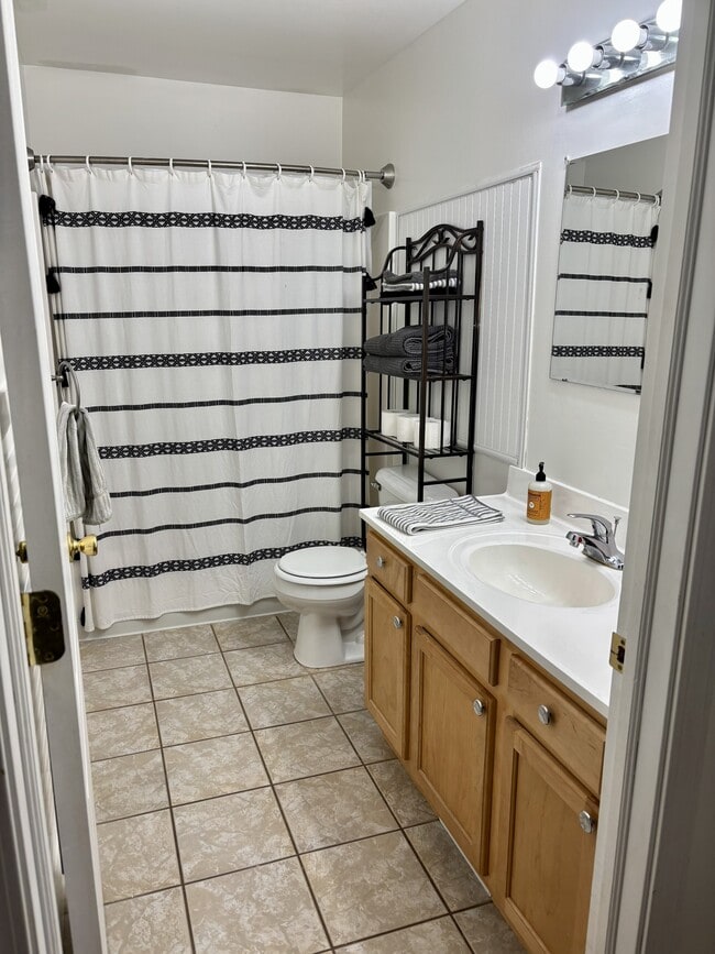 Photo - 12 Picardy Pl