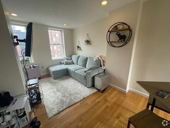 Building Photo - 205 Endicott St Unit 4 Rental