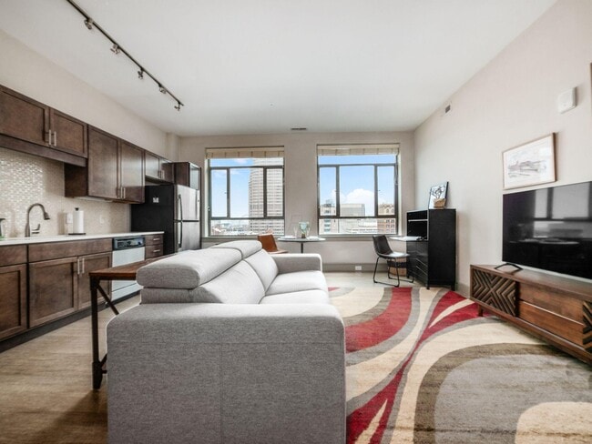 Photo - 51 N High St Unidad 804