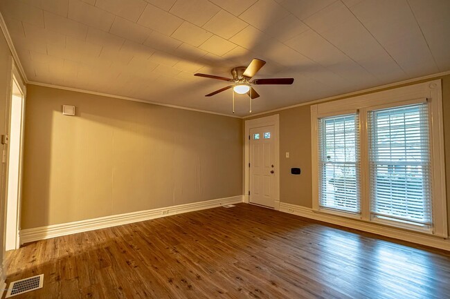 Photo - 1031 Dixon Ave