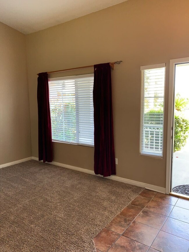 Photo - River Oaks Area Stockdale Highway & Buena Vista 93311 4+2 $2600