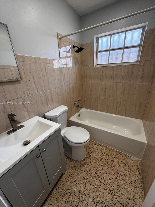 Photo - 175 NW 17th Pl Unit .