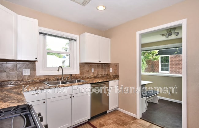 Photo - 736 N Gary Pl