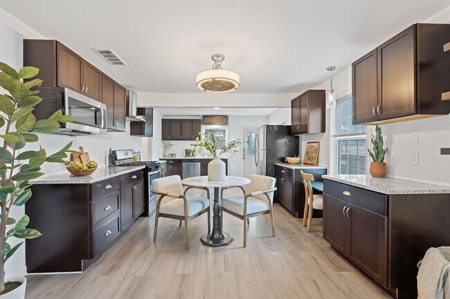 Photo - 1156 Nickols Ave