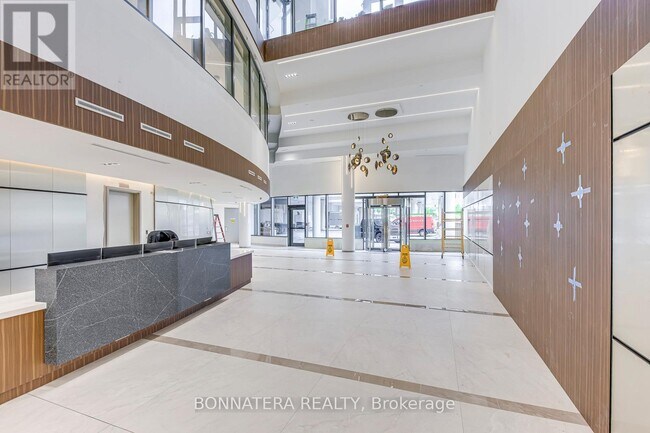 Photo - 5105 Hurontario St Unit 408