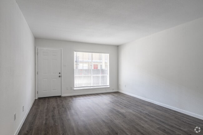 1BR, 1BA - 547SF