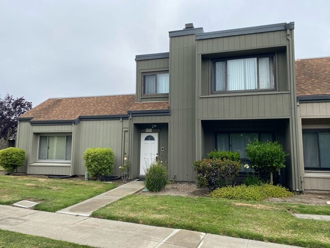 Building Photo - 3423 Catalina Ave