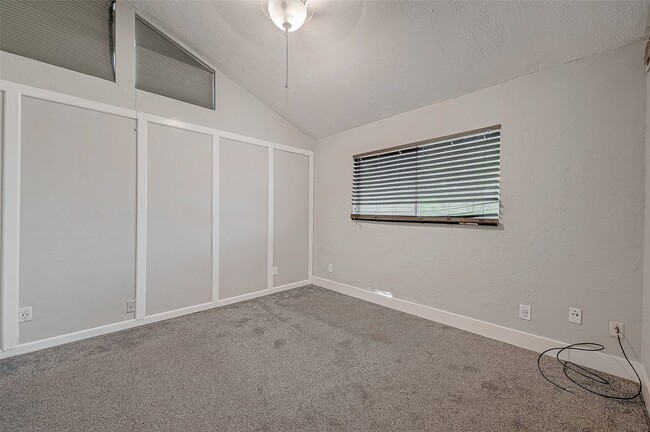 Building Photo - 6311 Crestside Dr