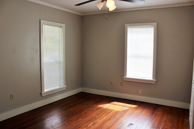 Photo - 704 E Academy St