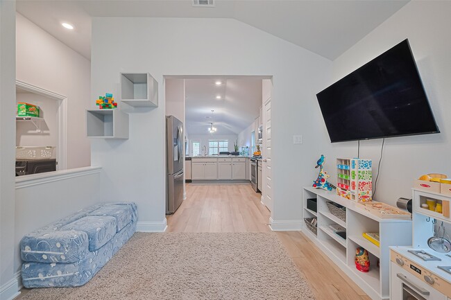 Photo - 2712 Golden Palms Ln