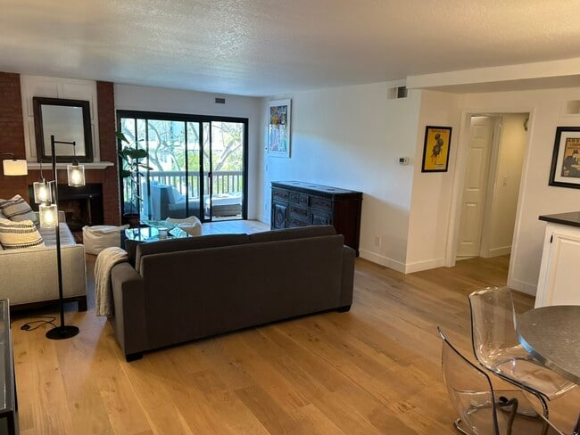 Building Photo - 8600 Tuscany Ave Unit 301 Rental