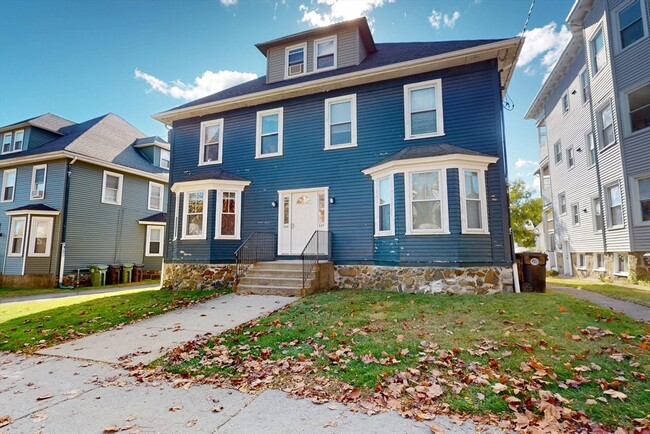 Building Photo - 539 Mt Auburn St Unit 2