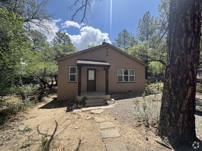 Building Photo - 329 Pioneer Dr Rental