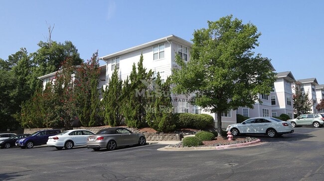 Building Photo - 929 Morreene Rd Unit Apt C35