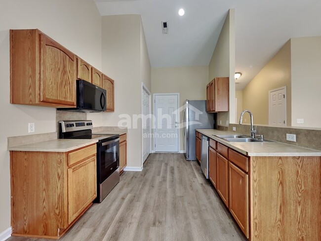 Photo - 425 Watershed Dr