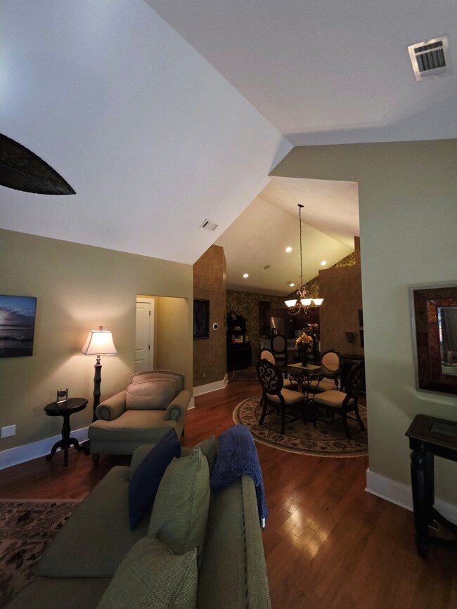 Photo - 144 Edgewood Ct
