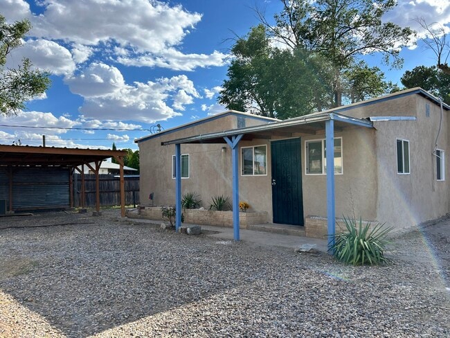 Building Photo - 607 1/2 Baca Ave
