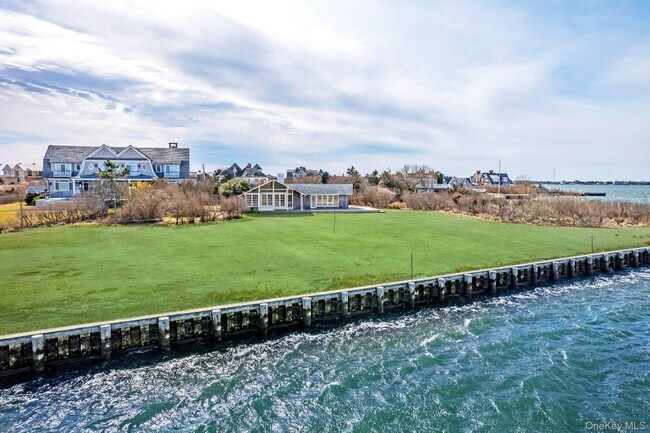 1 Watersedge Dr
