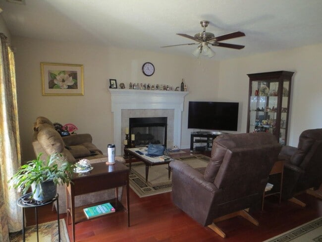 Photo - 1318 Maple Leaf Ct