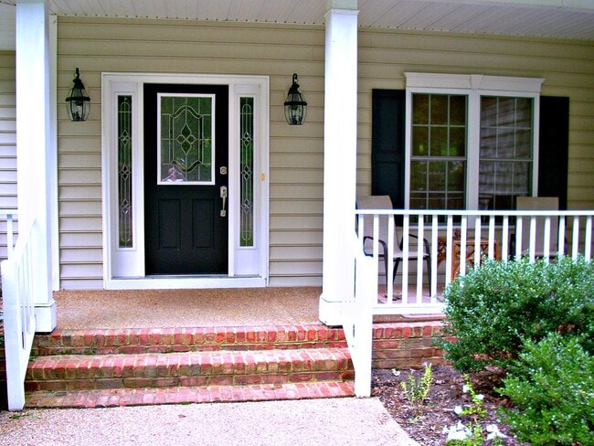 Photo - 3-4 BR / 2.5 BA Lovely Two-Story in The Highlands