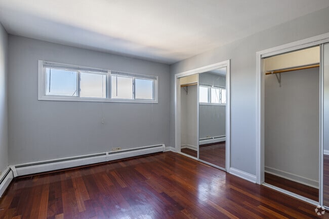 1BR, 1BA - Bedroom - 7520 W Grand Ave